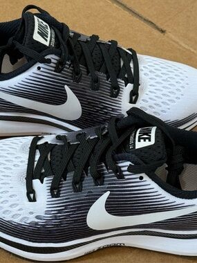 Nike Air Zoom Pegasus Running Shoes - Black & White Womens Size 5 NEW